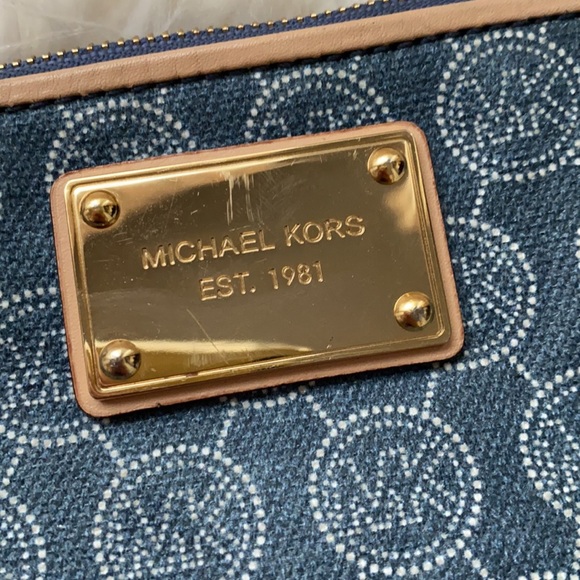 Michael Kors Small Wristlet - Picture 4 of 4